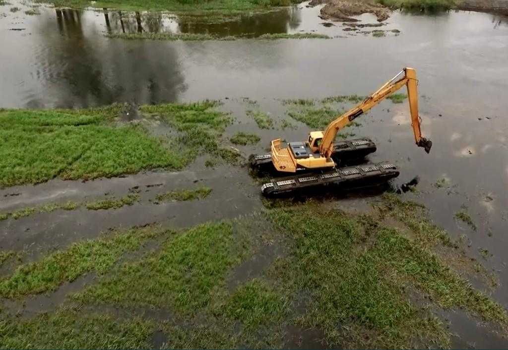 Koparka pływająca 32m long staw torf bagno błotniak odmulanie