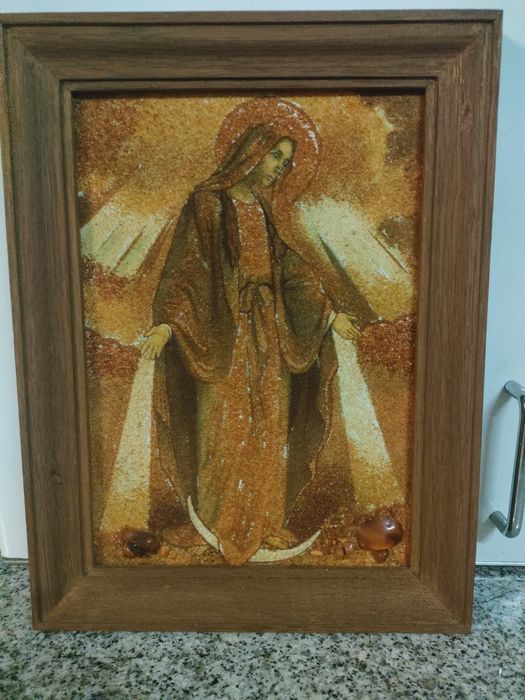 Quadro de Nossa Senhora das  Graças em âmbar. .