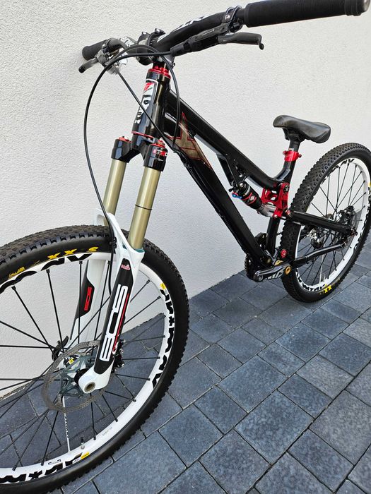 YT Play slope dirt BOS Saint X0