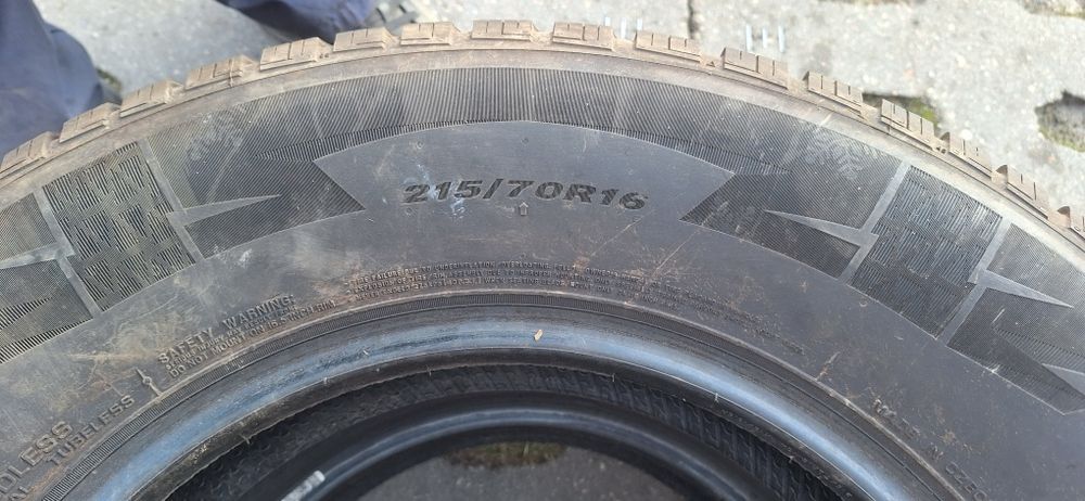 2 opony zimowe 215x70x16 Nexen