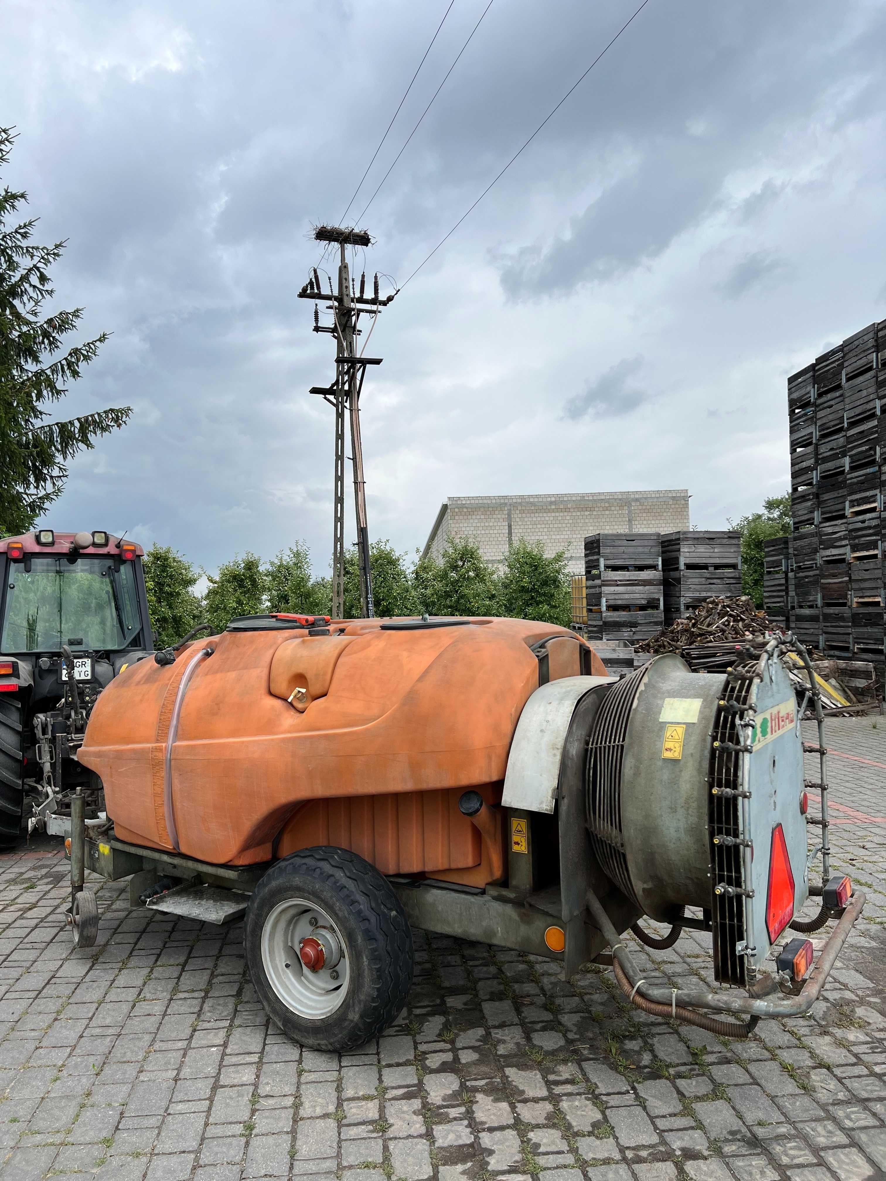 Opryskiwacz Sadowniczy Agrola – 2000L– Stan Bardzo Dobry