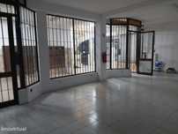Vende ou arrenda espaço comercial centro de Penafiel