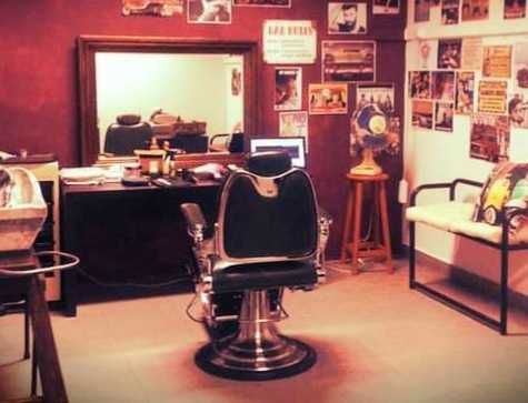 Cadeira de barbeiro da marca Presença Paris( NOVA)