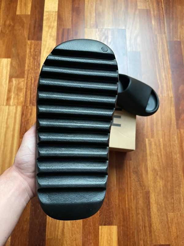 Adidas YeezySlide/Black Moday Klapki 45