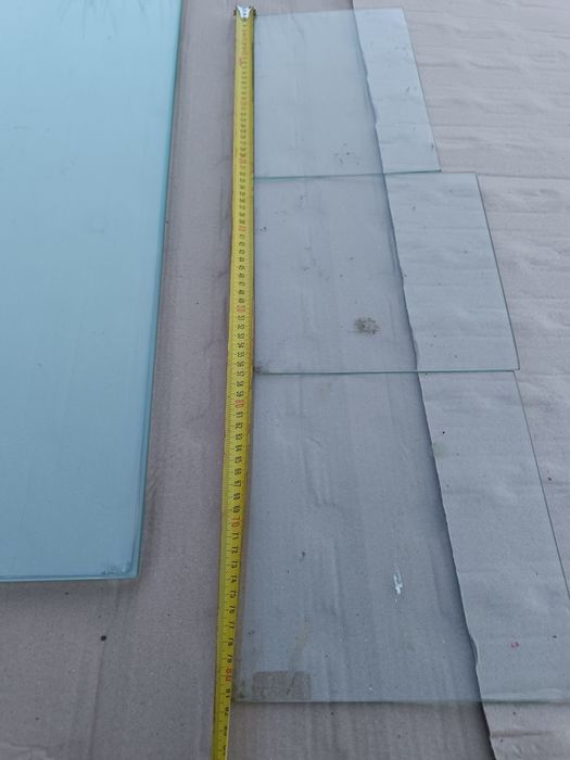 Скло 4-5(мм.)-різні куски