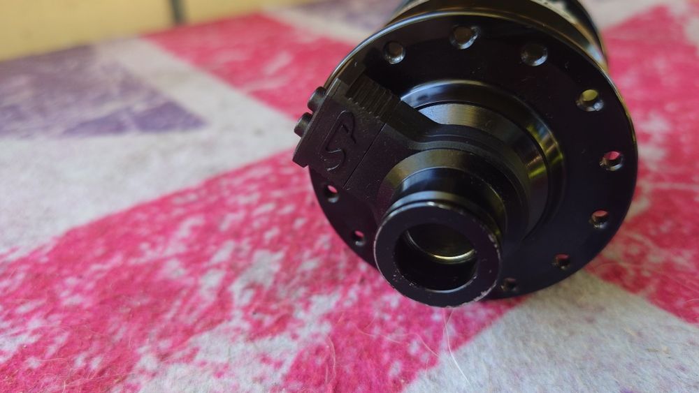 Динамовтулка під вісь 12x100 Shutter Precision PL-7 28H