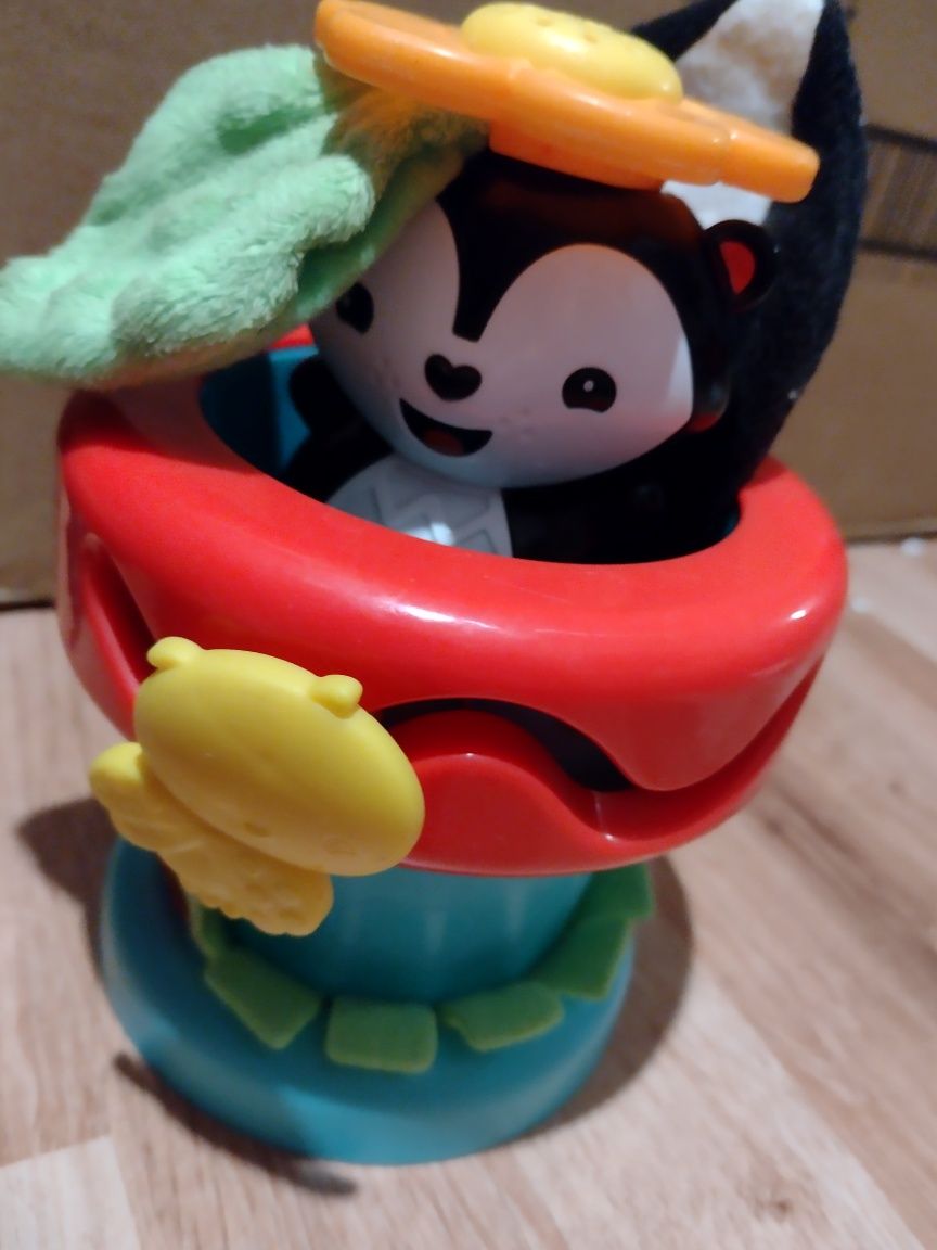 Skunks a ku ku fisher Price w doniczce