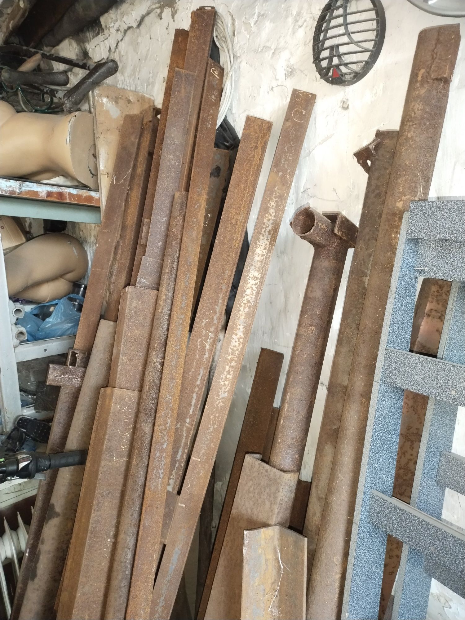 Продам уголок, двутавр, швеллер, труба