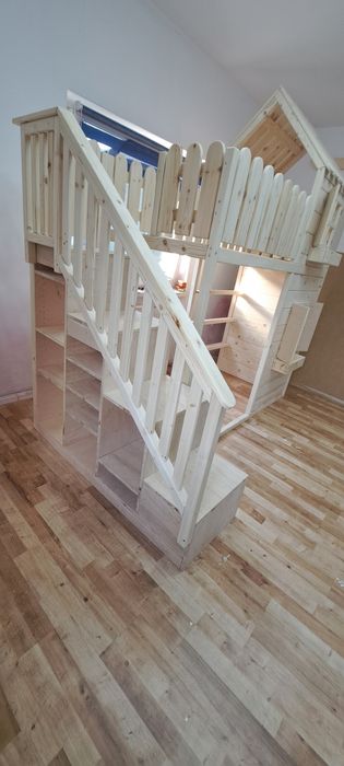 Łóżko piętrowe drewniane niemalowane z antresolą