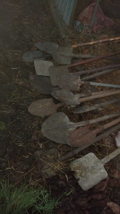 Продам лопати, різний інвентар