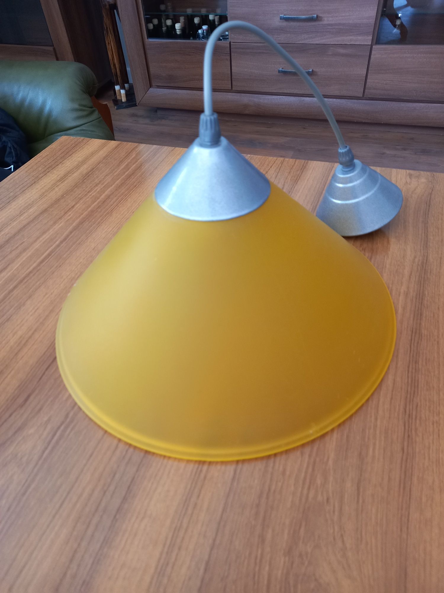 Lampa wisząca żółta i zyrandol