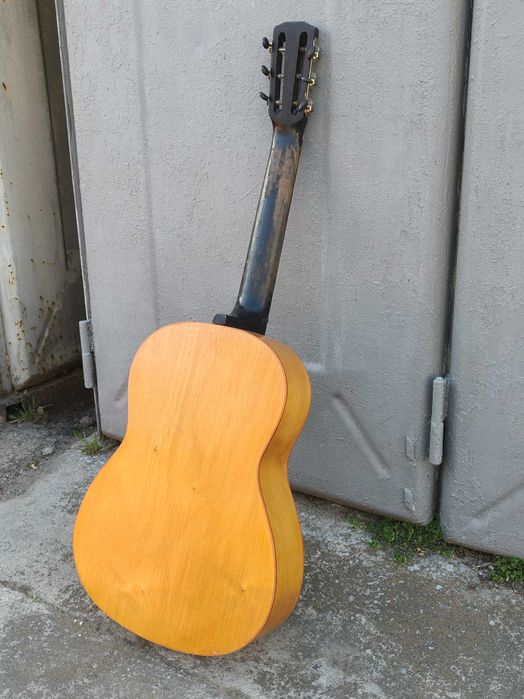 Гитара с чехлом  в отличном рабочем состоянии