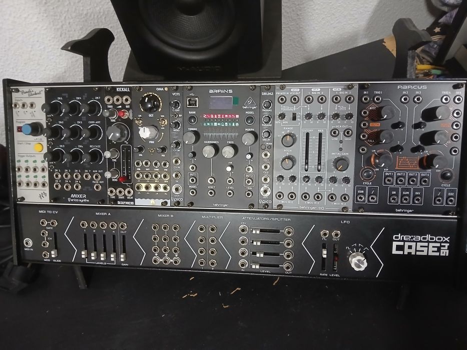 Case Dreadbox 94hp com módulos