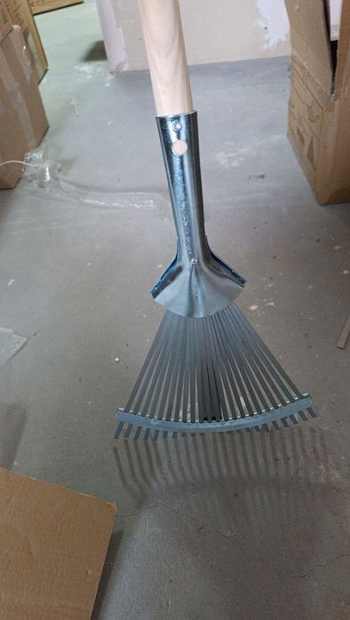 Веерные грабли металлические