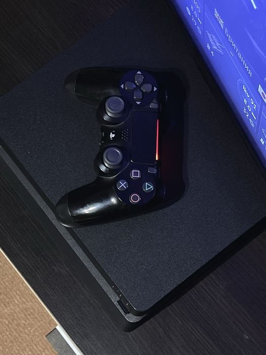 Продаю Ps4 slim 1tb