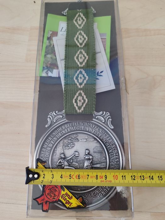 Настенное оловянное панно