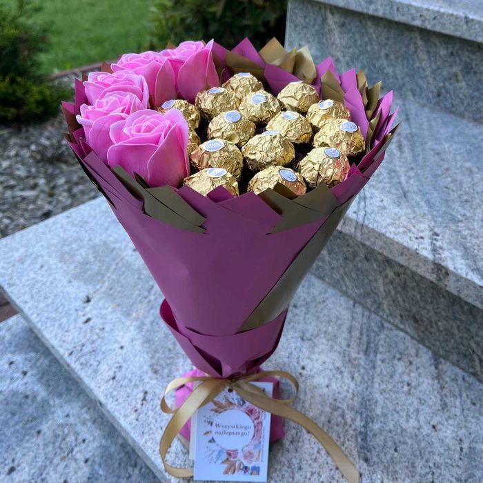 Słodki bukiet Ferrero Rocher i róże. Prezent na 20 Urodziny, Ślub (2)