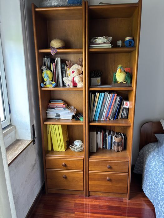 Conjunto de 2 estantes de madeira