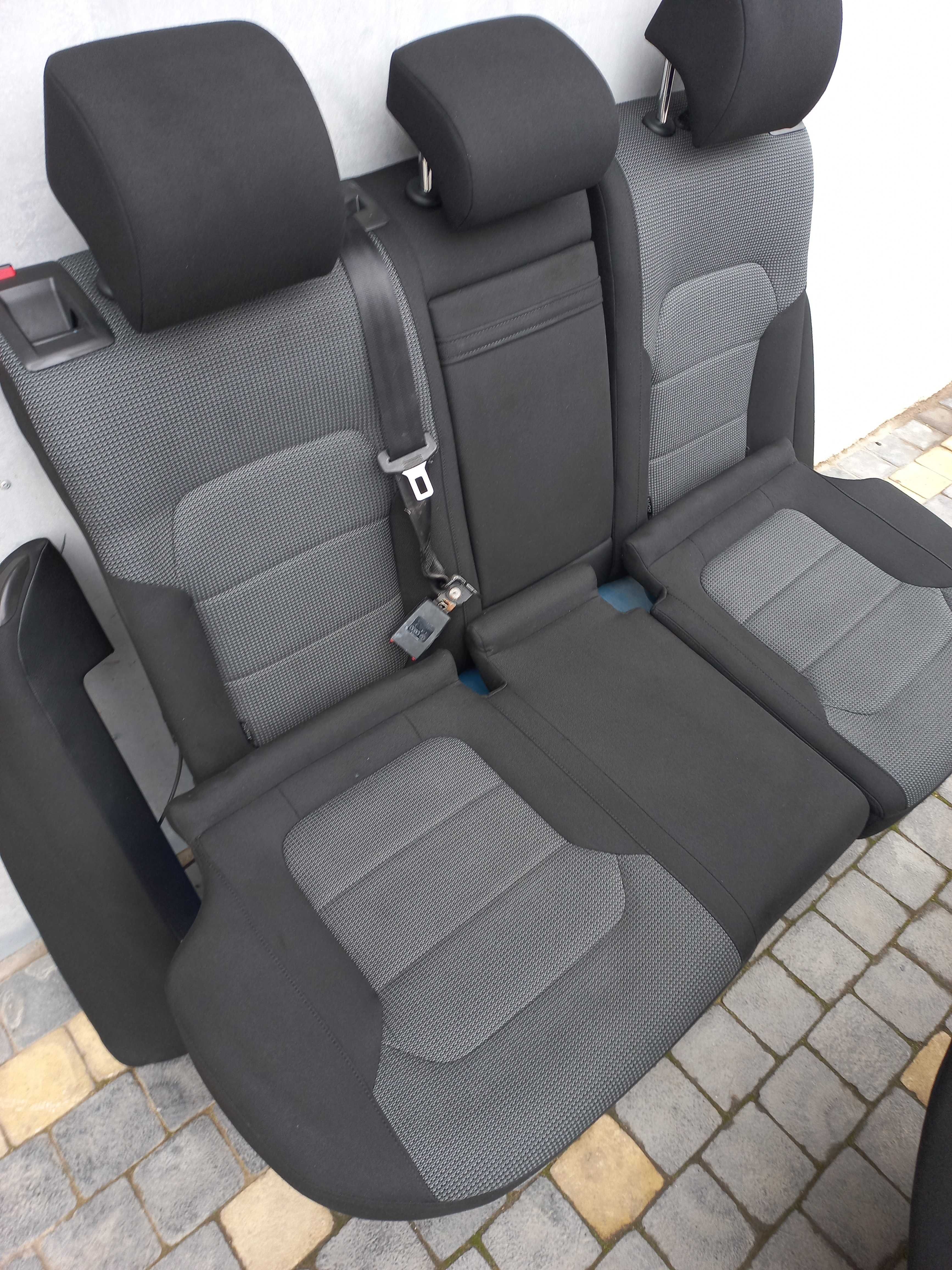 VW Passat B7 Універсал Сидіння салон задні заднє диван задній сідушка