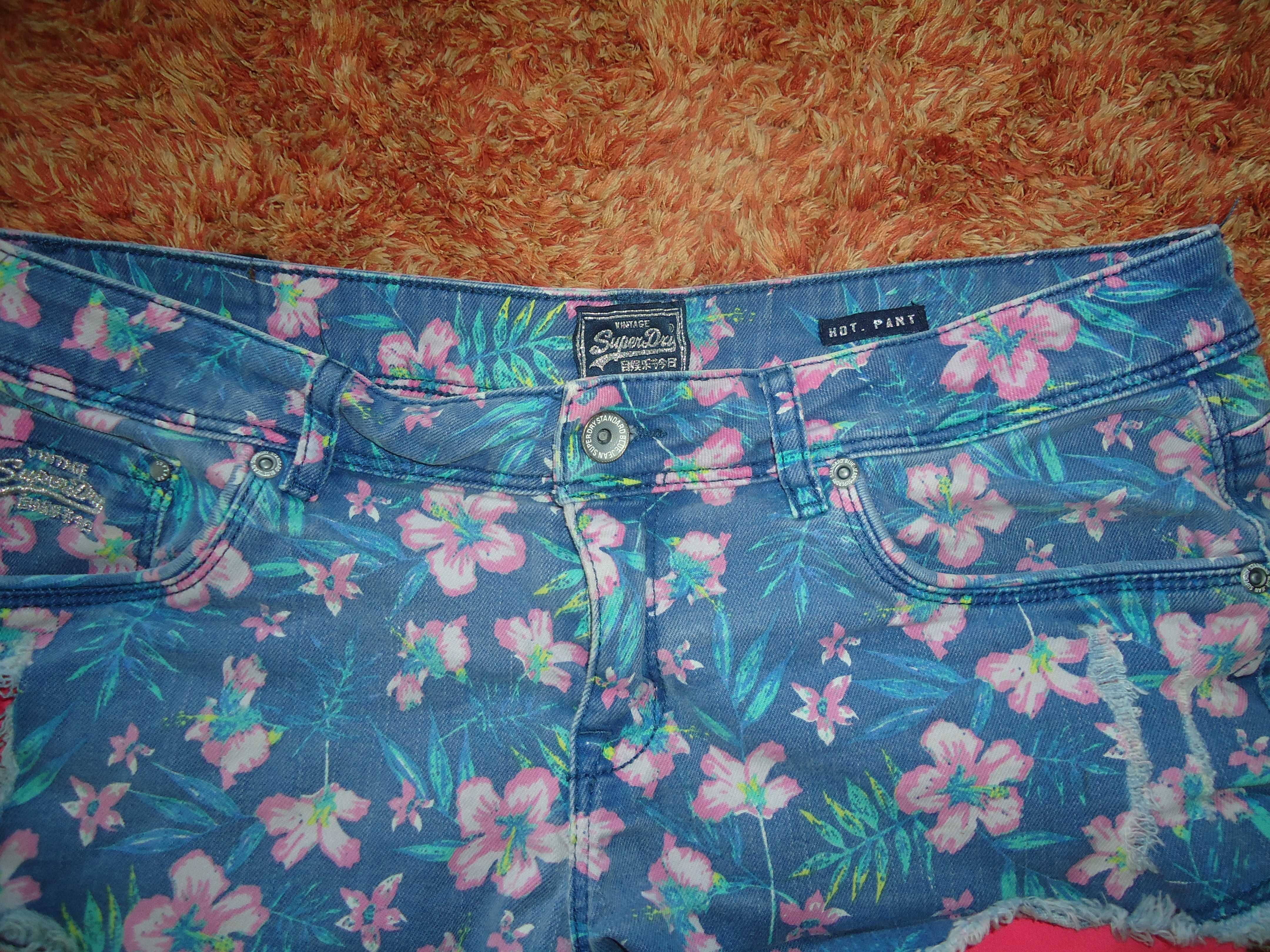 Superdry Spodenki Hot Pants Jeansowe w Kwiaty Rozmiar W34 L