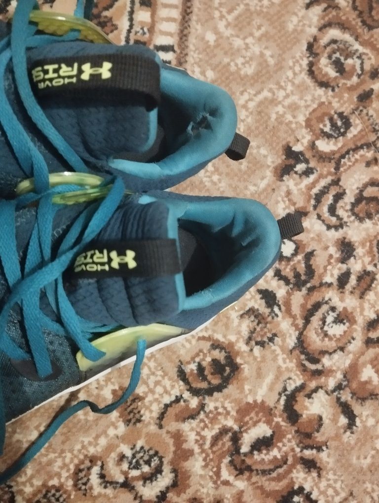 Продам кросівки Under Armour