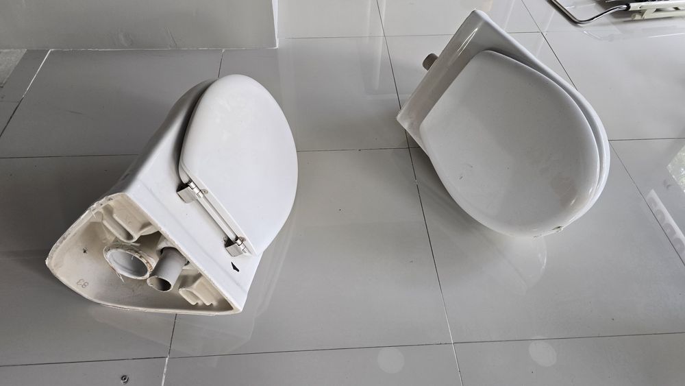 2 Sanitas Roca sem uso apenas foram montadas