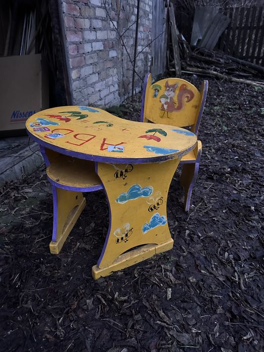 Дитячий столик зі стільцем