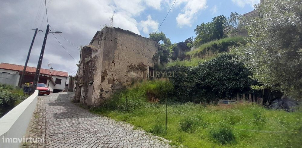 Ruina | No Centro Da Vila | Pampilhosa Da Serra | Serra Do Açor