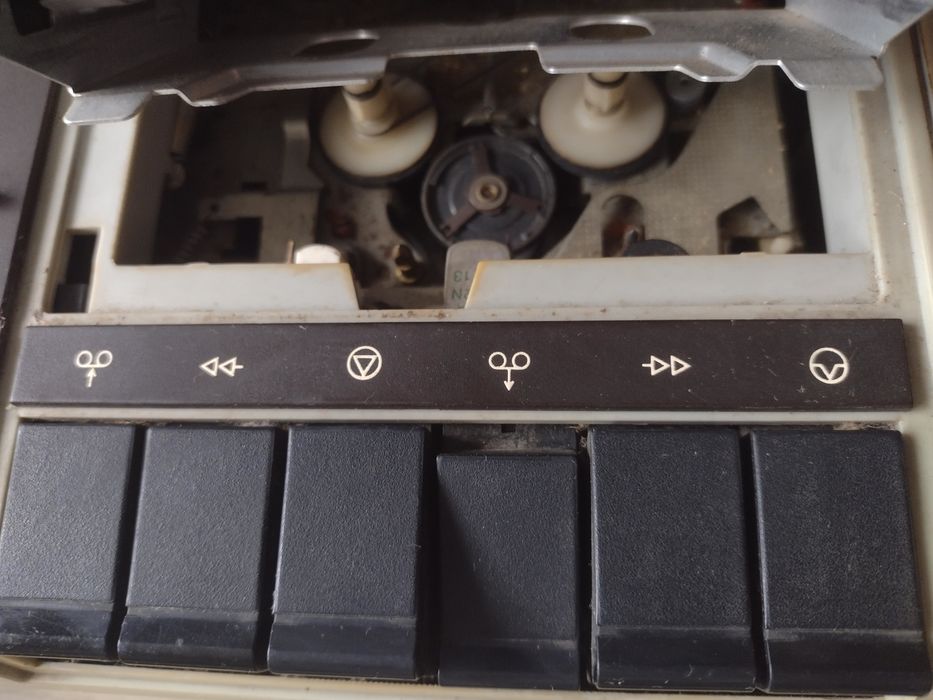 Касетний магнітофон радянський