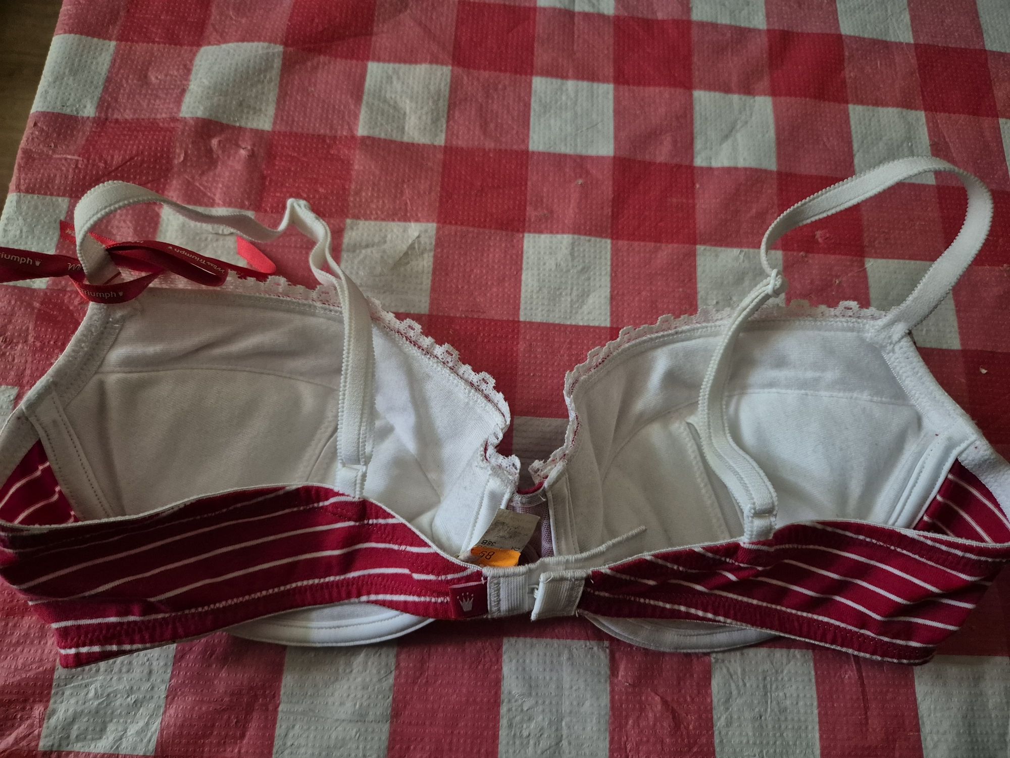 Biało-czerwony stanik Triumph 85B push up nowy