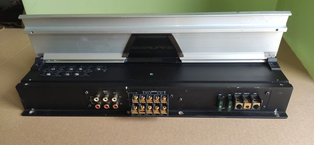 ALPINE MRV-F 450  V12 wzmacniacz