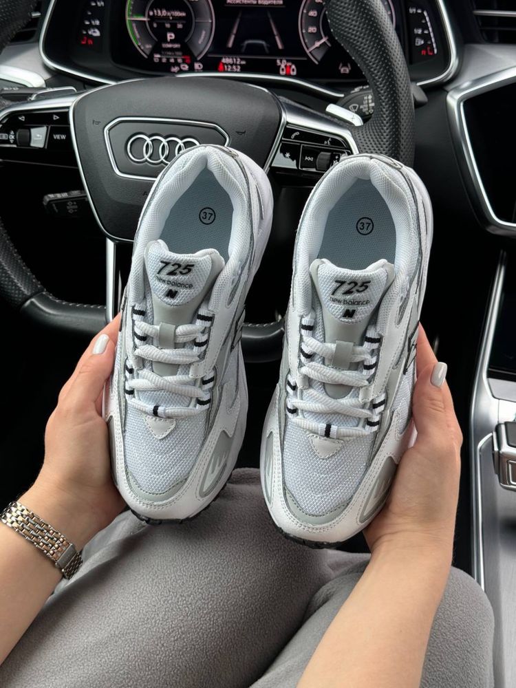Жіночі кросівки New Balance 725 White Silver W
