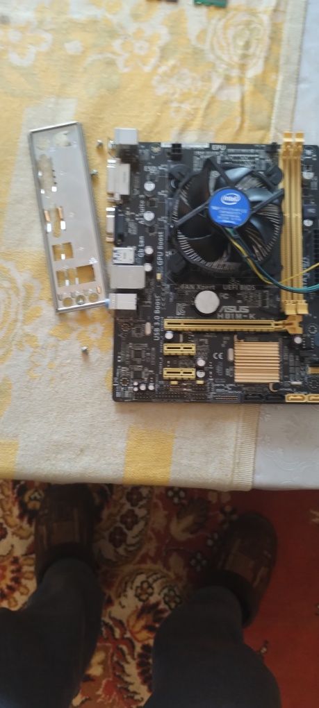 Материнська плата asus H81m-k з процесором pentium g 3260 і кулером
