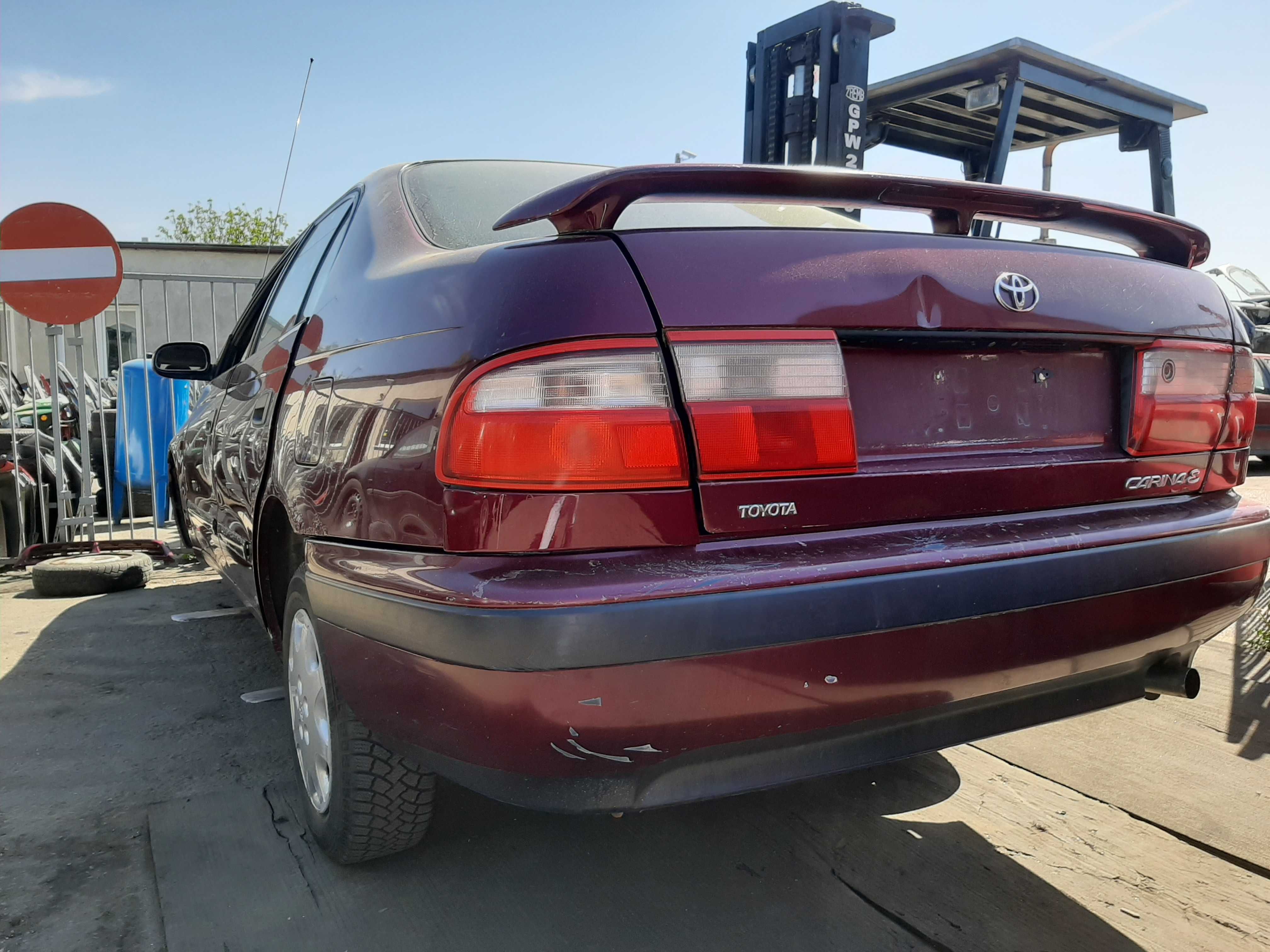 Toyota Carina E 1.6i Sedan 1996r.Zderzak tylny