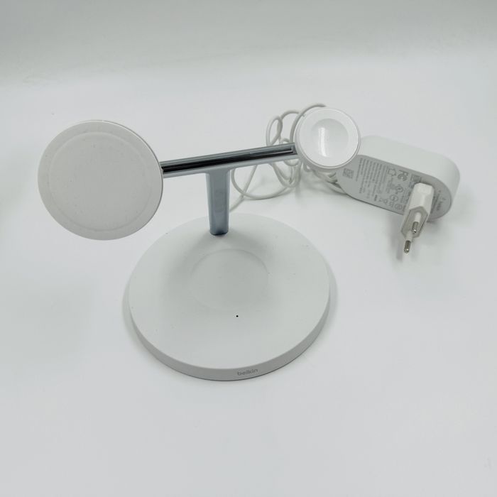 Belkin BOOST↑CHARGE PRO 3-in-1 Wireless Charging Stand with MagSafe