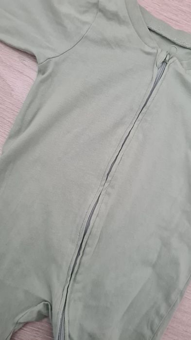 Śpiochy rampers 68 H&M gładkie miętowe zielone basic bez stóp