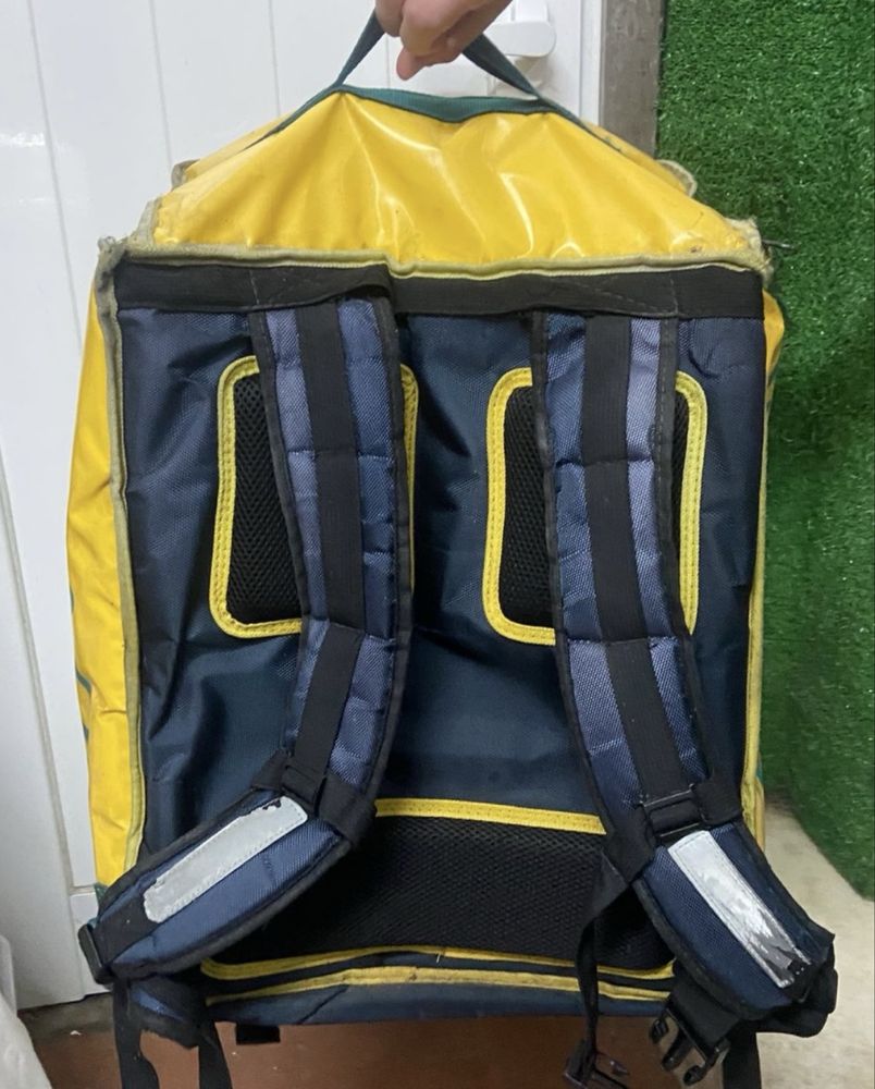 Mochila  mala glovo usada