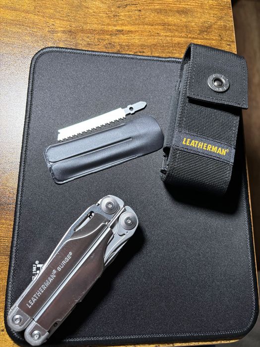 мультитул Leatherman Surge