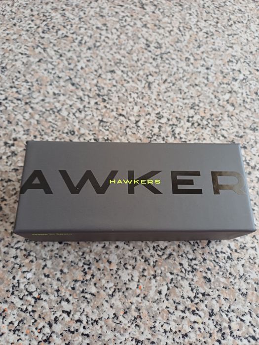 Óculos novos HAWKERS 10 euros.