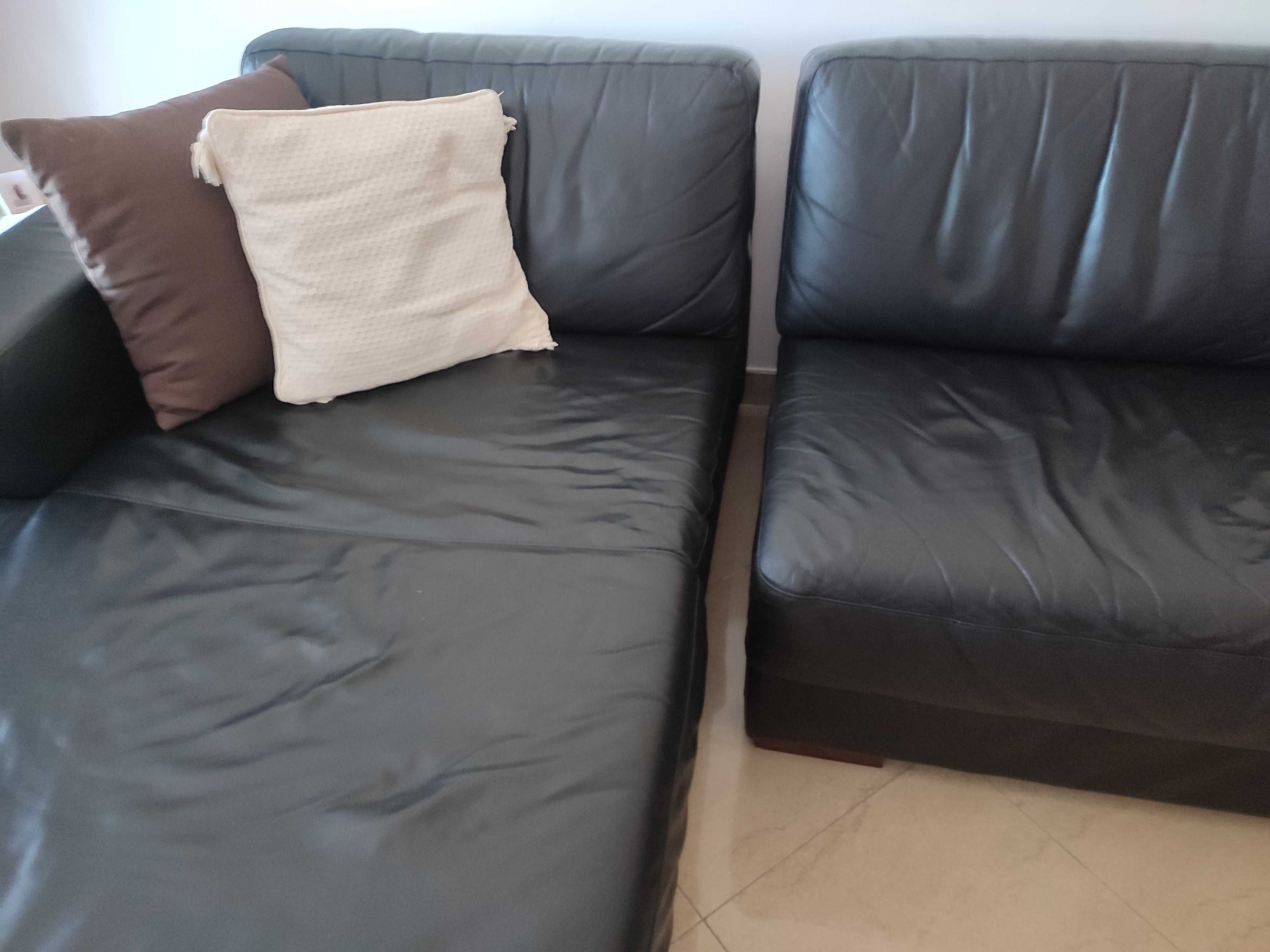 Sofá de pele com chaise longue