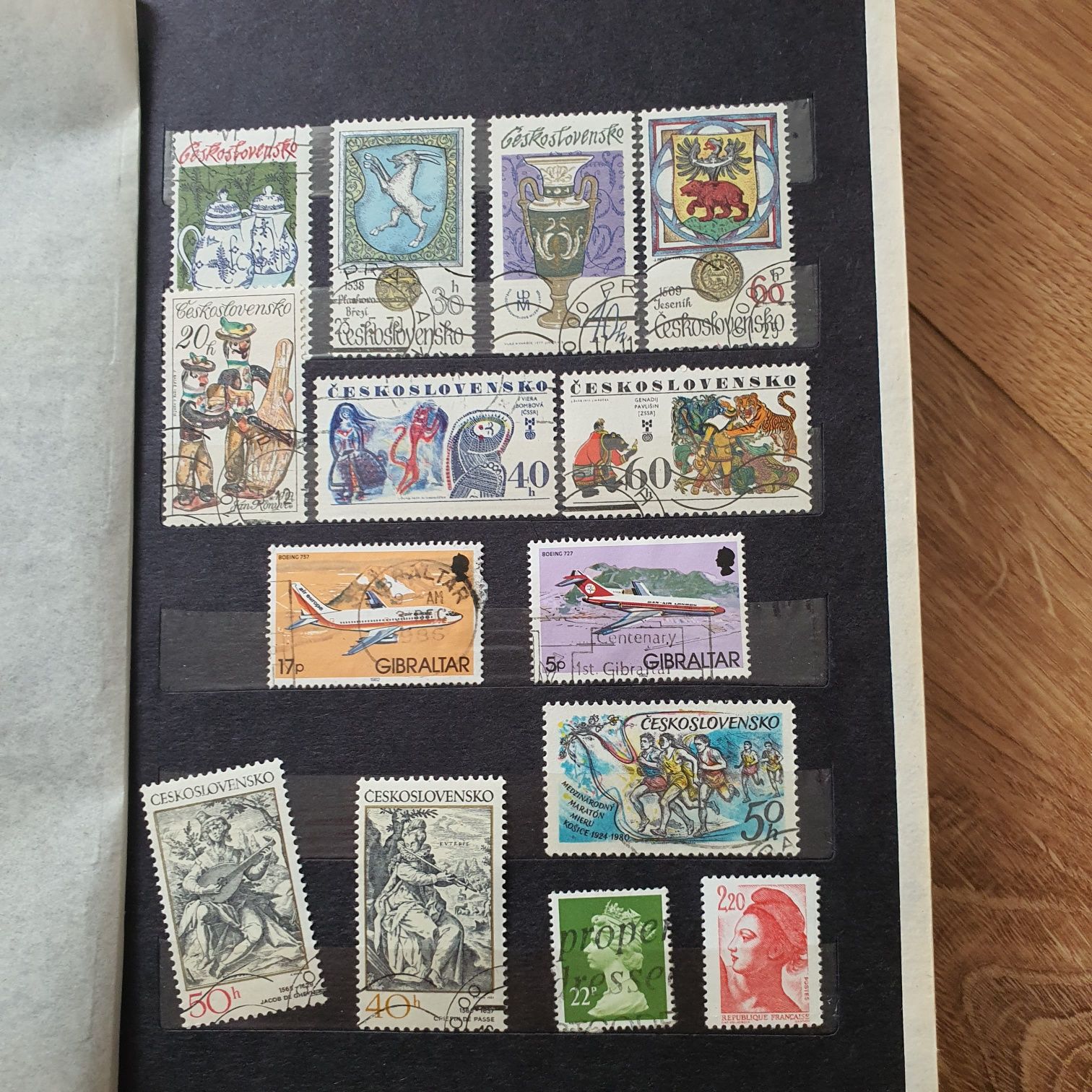 Klasery znaczki pocztowe filatelistyka PRL różne rodzaje sztuka kosmos