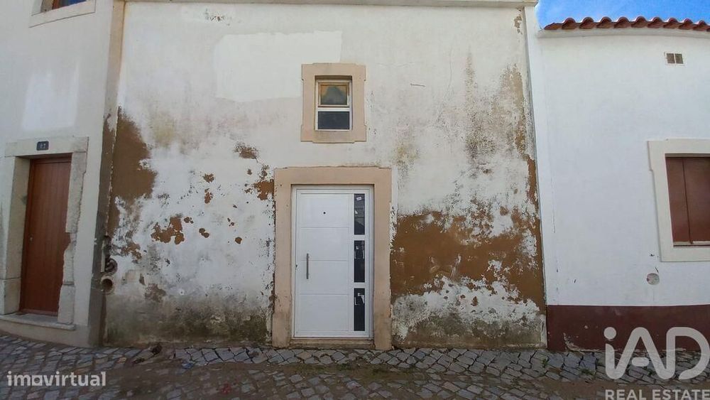 Loja / Estabelecimento Comercial em Loulé (São Sebastião) de 18,00 m2