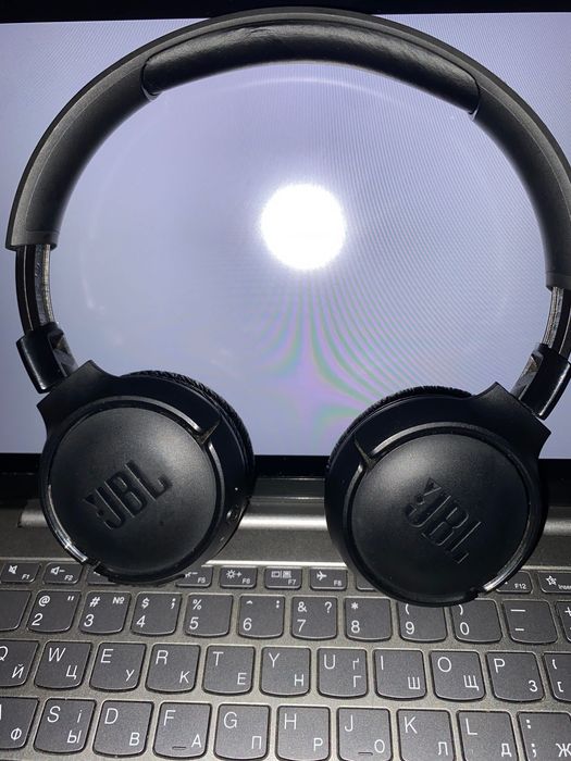 Продам наушники JBL Tune520BT Black читайте описания