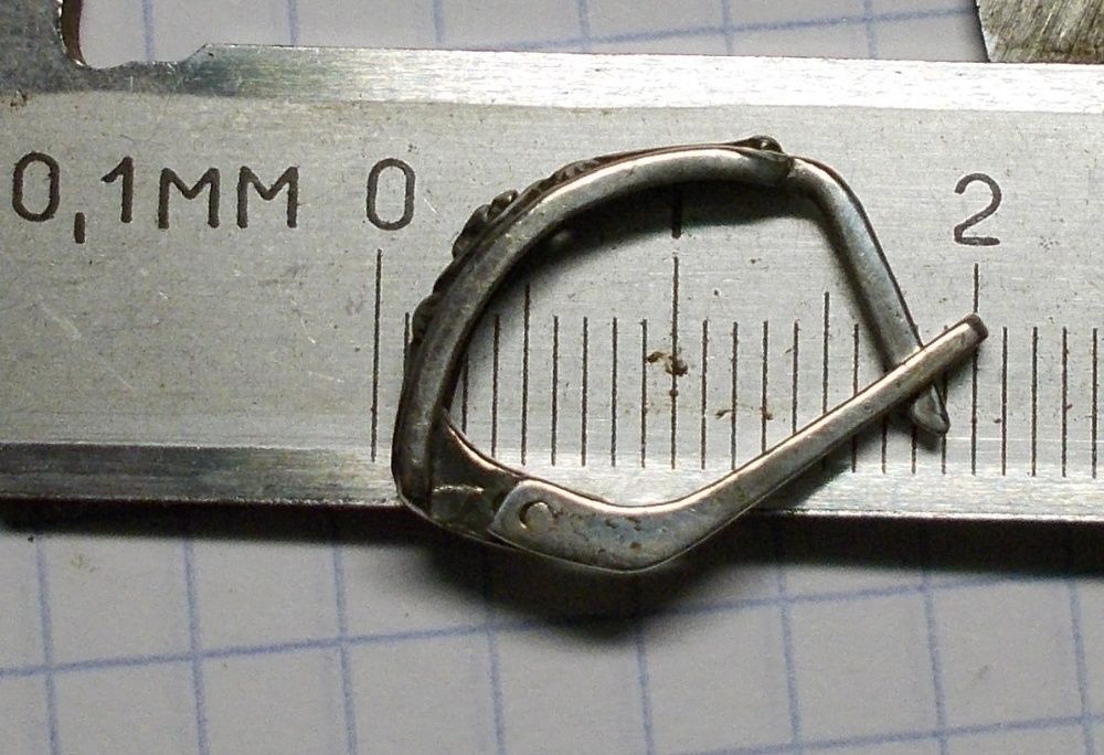 Продам Серьгу, серебро 925