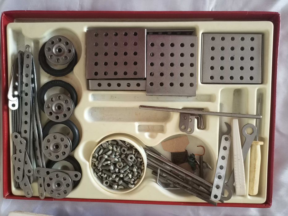 Конструктор из СССР: металлический Юный техник