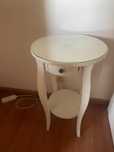 Mesa de cabeceira/apoio redonda com tampo de vidro