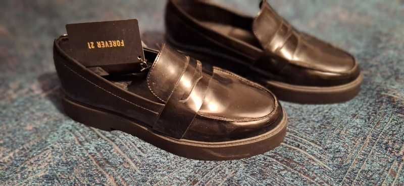 Mocassins pretos novos 36 sapatos pala