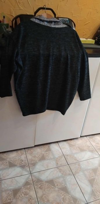 Bluza sweterek z dlukszym kołnierzem