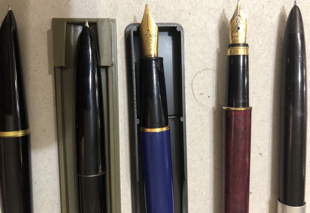 Готовальня, перья плакатные, механические карандаши, штампы с цифрам