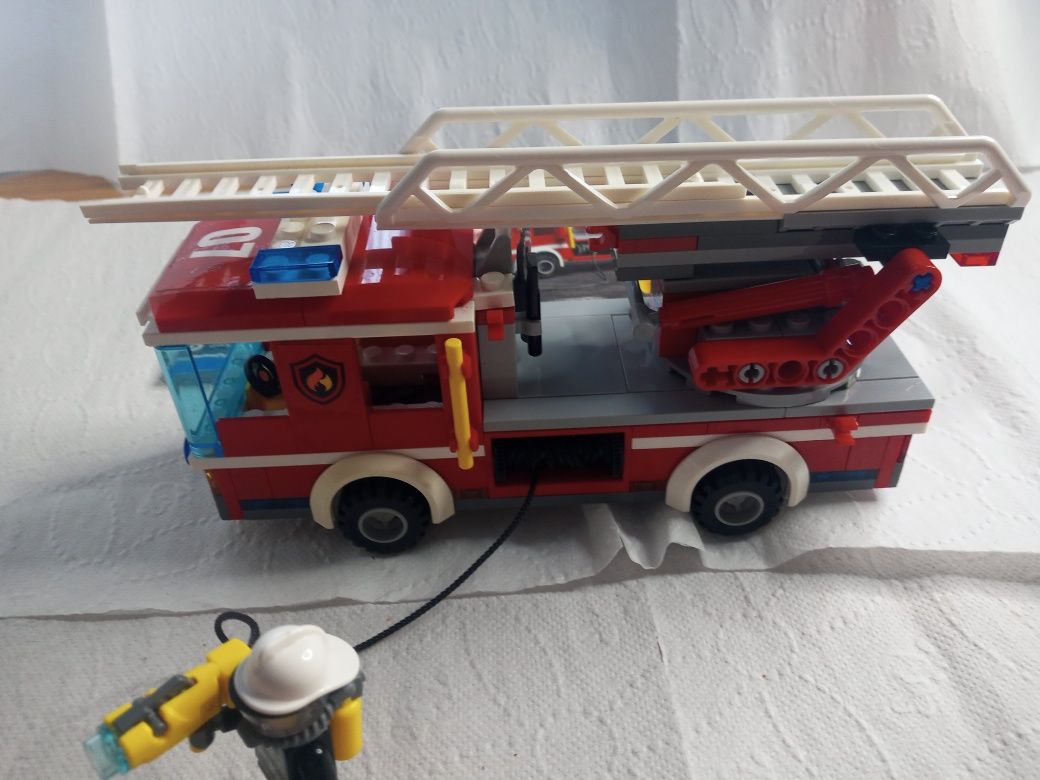 Zestaw Lego City 60107 - Wóz strażacki
